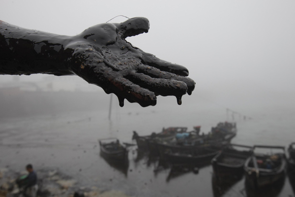 Okyanusta petrol sızıntısı