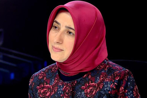 Özlem Zengin: Artık başörtüsü tartışılmıyor