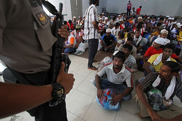 Göçmenlere bir yıl geçici barınak