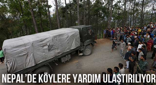 Nepal'de köylere yardım ulaştırılıyor