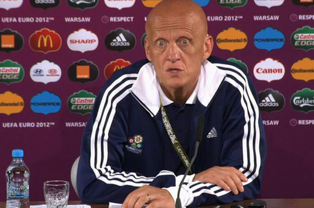 Collina Cüneyt Çakır için rekorunu feda etti