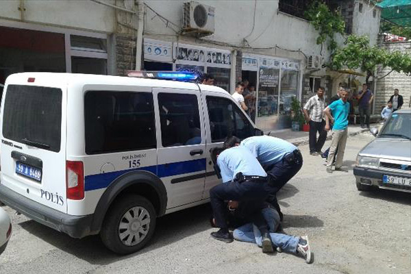 Parasını çekemedi ortalık karıştı