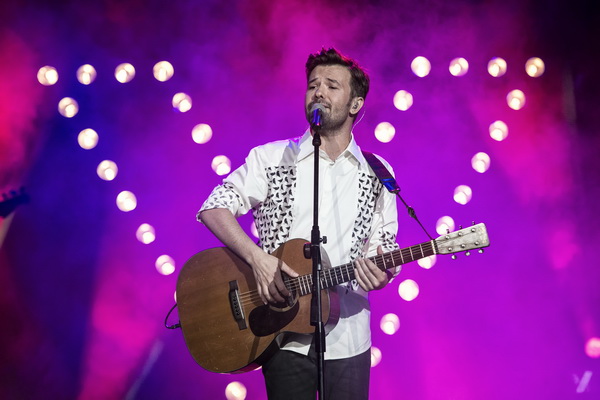 Yalın konserinde ezan krizi yaşandı