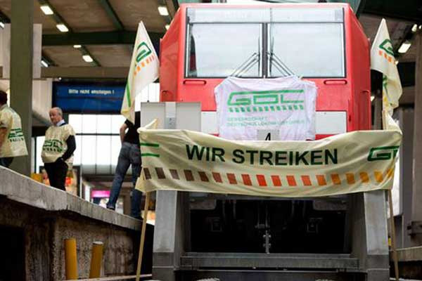 Makinistler grevi bitirdi