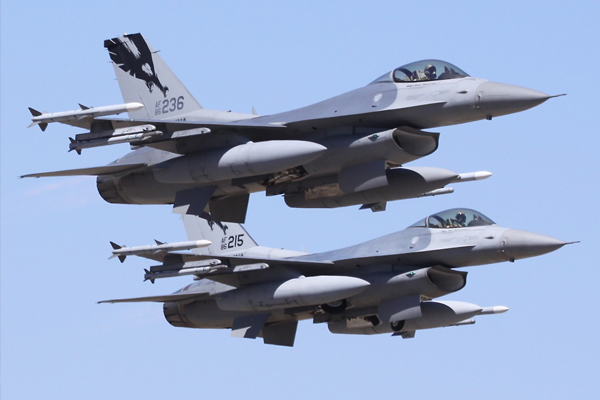 Sınıra yaklaşan Suriye jeti uzaklaştırıldı