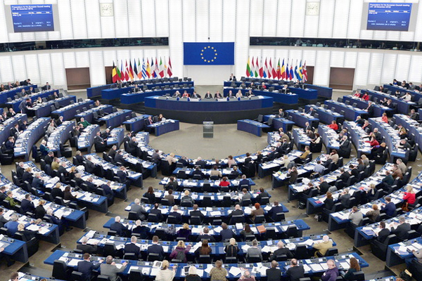 AP'de Türkiye raporu oylaması ertelendi