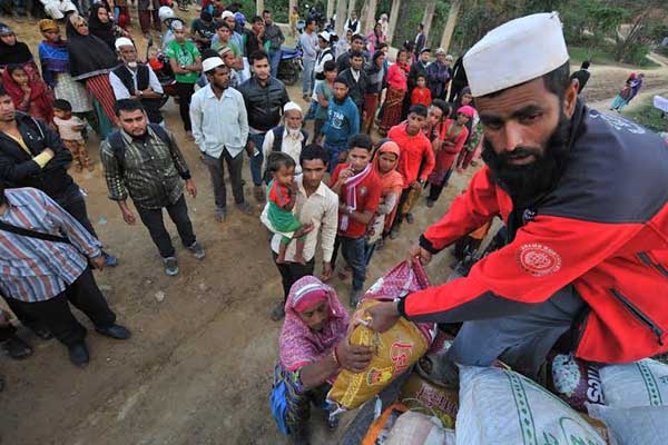İHH Nepal’de yardım dağıtımlarına başladı