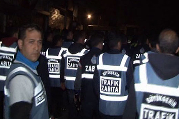 İstanbul'da gece yıkım operasyonu