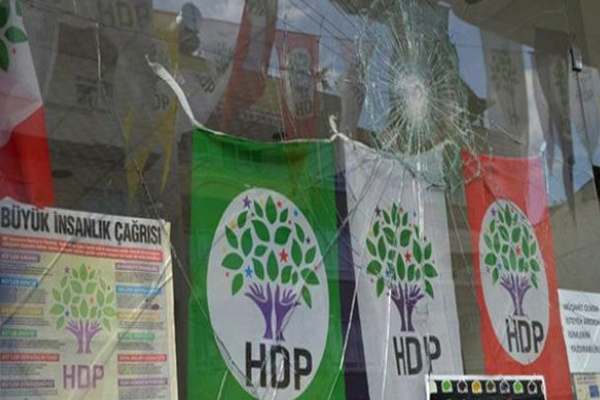Üç kentte HDP’ye saldırı