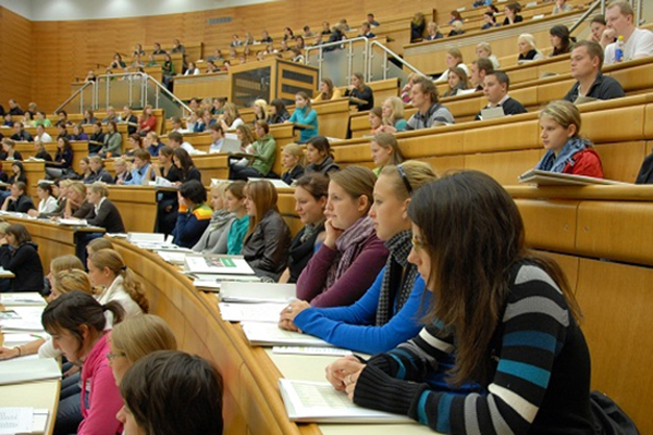 Almanya'nın yarım milyon akademisyen açığı var