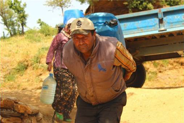 Sularını sırtlarında taşıyorlar