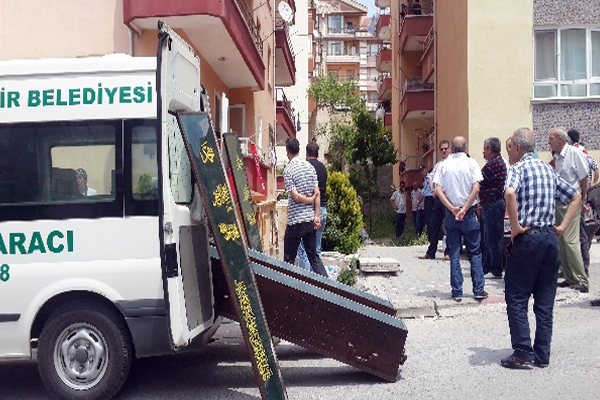 Cinnet getiren polis dehşet saçtı: 3 ölü