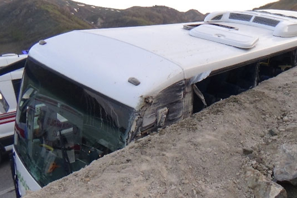 Kur’an kursu otobüsü kaza yaptı: 23 yaralı