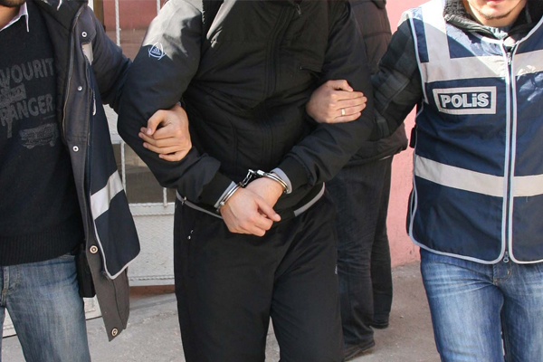 AK Parti binasına saldıranlar tutuklandı