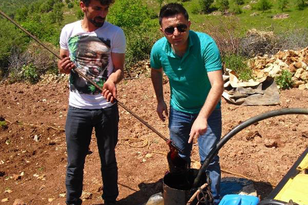 Su ararken petrol buldular