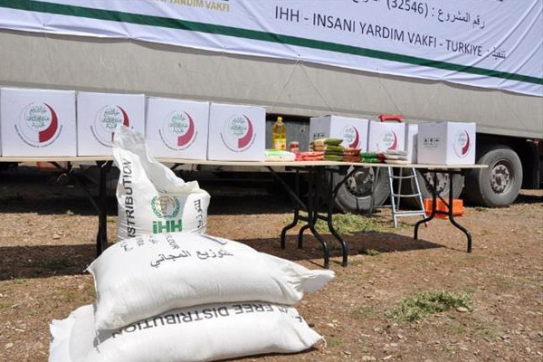 İHH’dan Suriye’ye 100 TIR’lık yardım