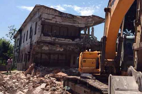 Ermeni yetimhanesinin tapusu iade ediliyor