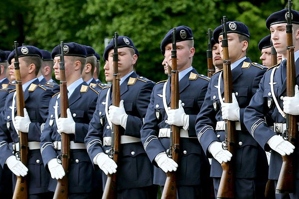 Alman ordusu imam arıyor