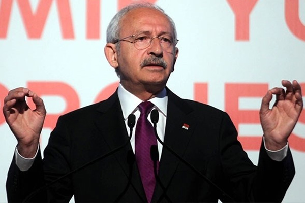 Hürriyet yazarı CHP'ye yüklendi