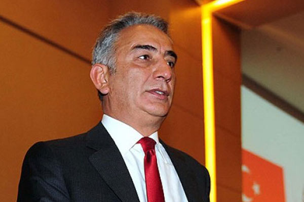 Adnan Polat trafik kazası geçirdi!