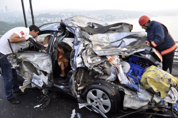 Derbi yolunda kaza: 1 ölü 4 yaralı