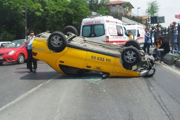 Beyoğlu’nda trafik kazası: 4 yaralı