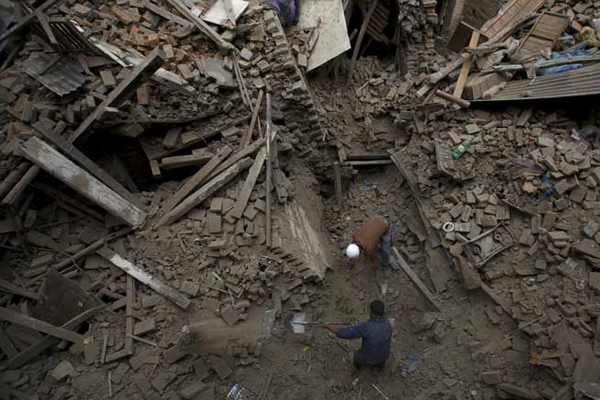 Nepal’e depremden sonra sel uyarısı