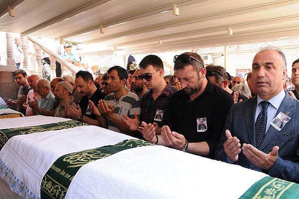 Öldürülen öğretmenin cenazesi defnedildi!