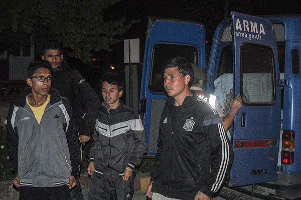 100'e yakın kişi yakalandı