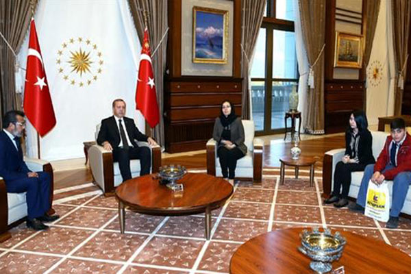 Erdoğan, Özgecan’ın ailesini kabul etti