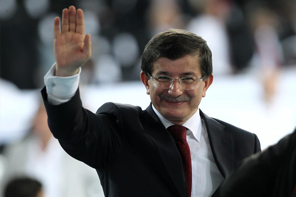 Davutoğlu'ndan gençlere: Özgüven sahibi olun