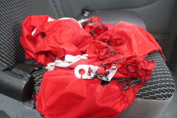 Türk bayrağını yere atmaya 4 gözaltı