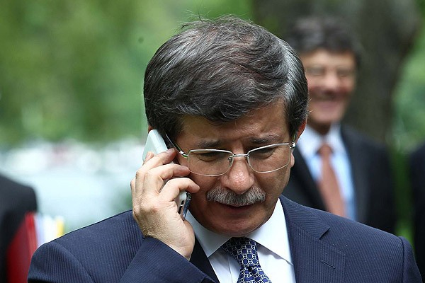 Davutoğlu Cameron'u telefonla tebrik etti