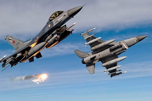 Türk jetlerine Yunan tacizi