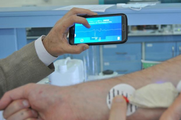 EKG cihazı cebe sığacak