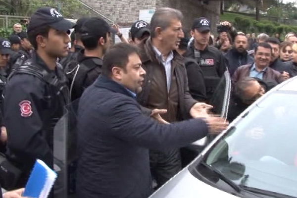 CHP'li vekil polisle tartıştı