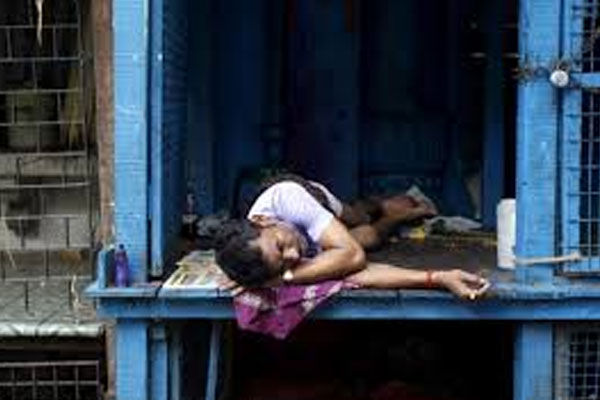 Hindistan'da sıcaklar 539 can aldı