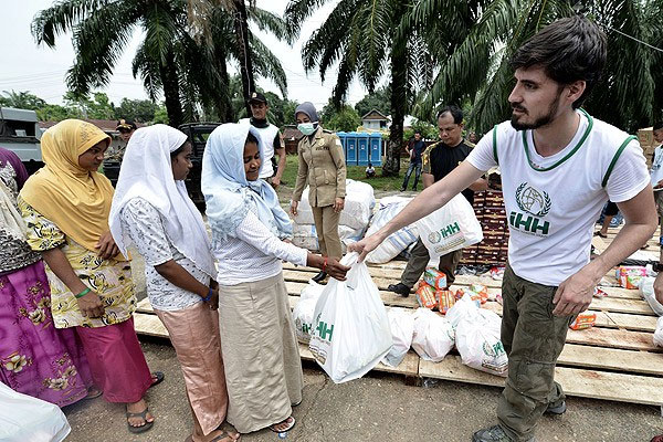 İHH’dan Rohingyalı Müslümanlara yardım