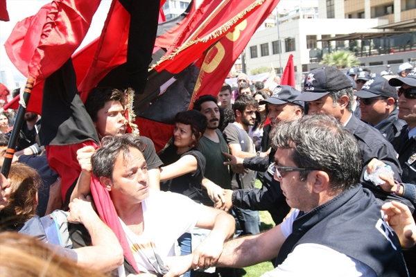İzmir’de 1 Mayıs olayları: 5’i polis 7 yaralı