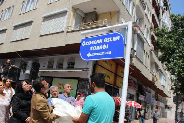 Özgecan'ın ailesine hediye