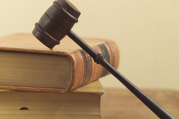 Hâkim davalardan çekiliyor