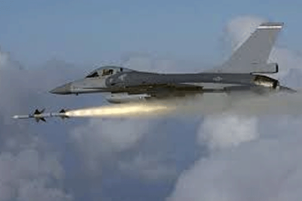 Husilere ait askeri noktalar vuruldu