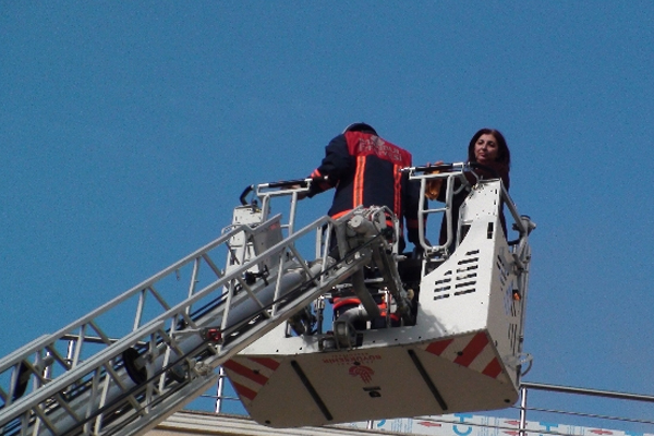 Oksijen tüpü bomba gibi patladı