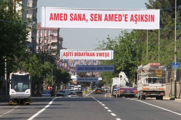 Diyarbakır'da ilgi çeken Erdoğan pankartları