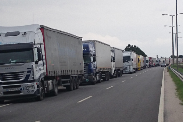 Bulgaristan sınırında 15 kilometrelik kuyruk