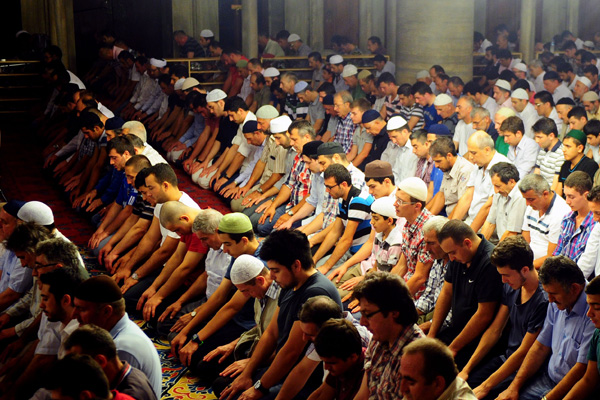 Camide Ak Parti karşıtı kampanya