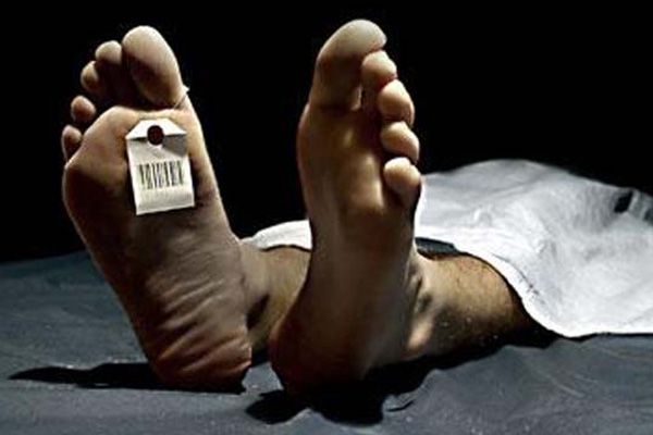 Ölü annesi ile 2,5 yıl aynı evde yaşadı