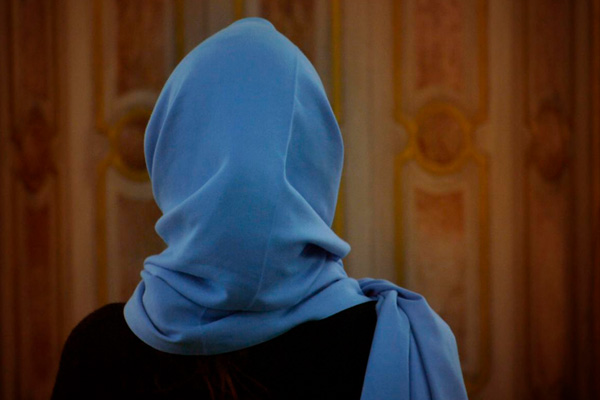 Müslüman kadına çirkin saldırı