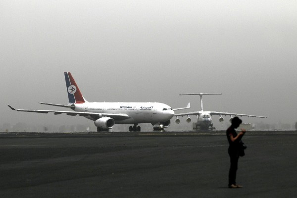 'Aden Havalimanı Hadi yanlılarının kontrolünde'