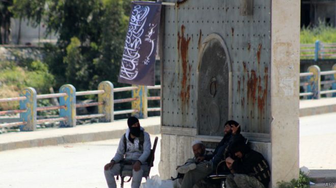 İslamcı gruplar Suriye'nin kuzeyindeki stratejik öneme sahip bölgeleri ele geçiriyor